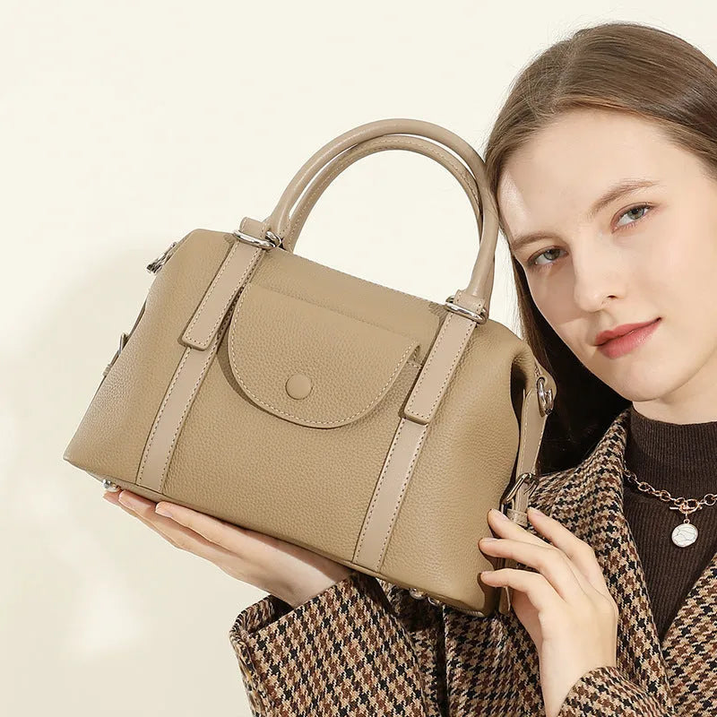 Genuine leather ladies' handbag in three colours with shoulder strap and lock fastener