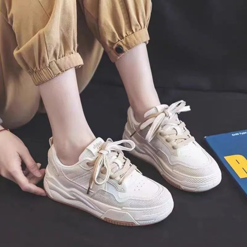Spring low-top sneakers with rubber sole in beige and pink colour options on a white background