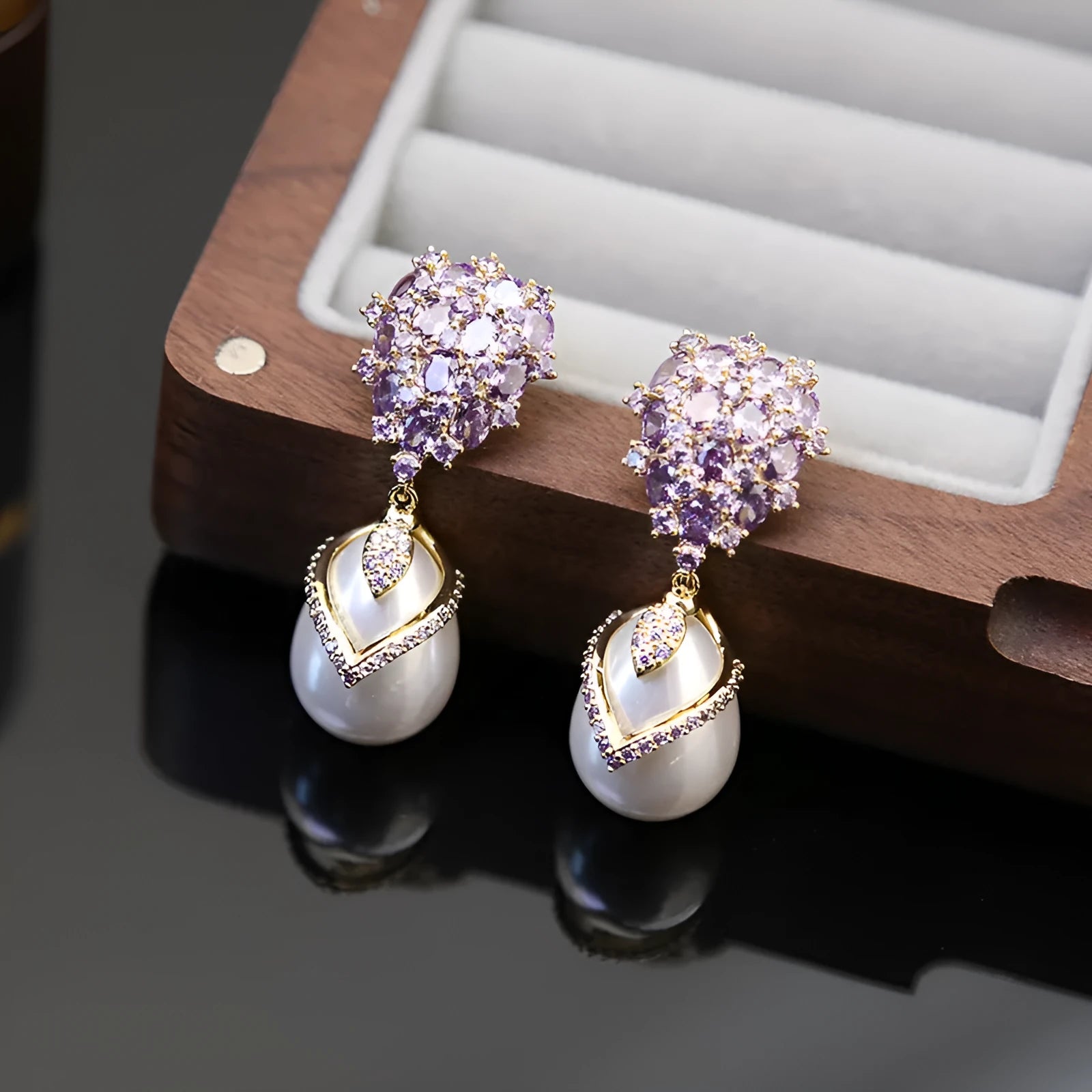 Women's drop-shaped earring with a white pearl and purple zircon stones on an 18K gold-plated setting.