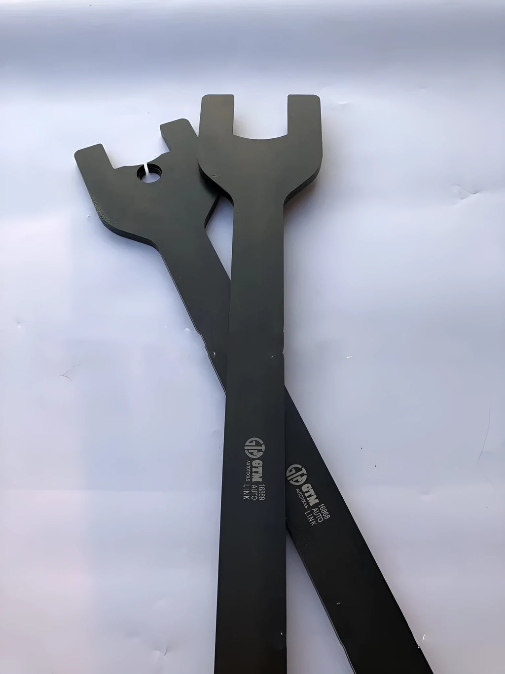 Land Rover fan wrench set showing 36mm and 40mm alloy steel spanners for auto repair