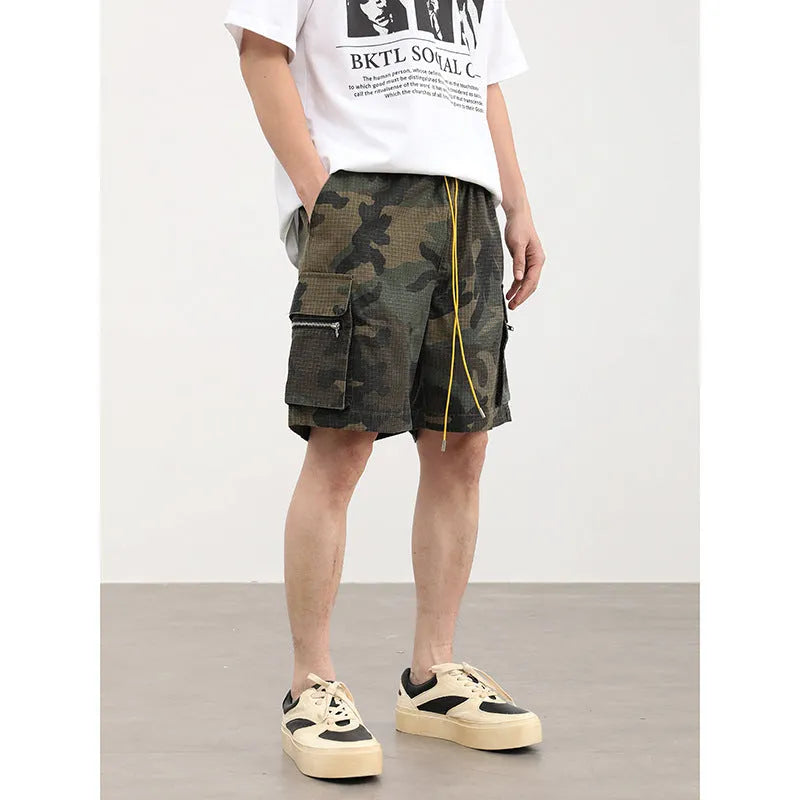 Men's camouflage pattern cargo shorts with multiple pockets and cropped leg length