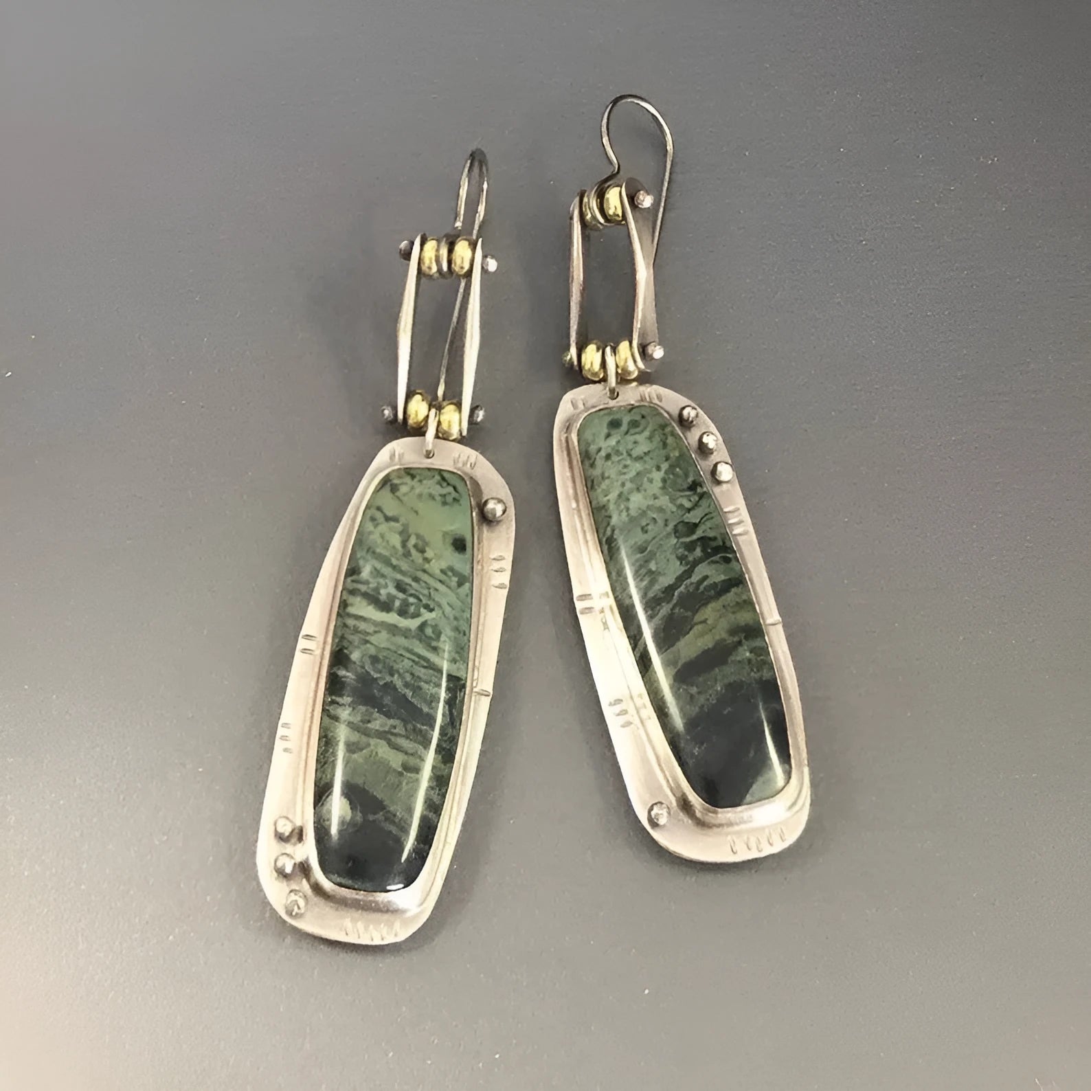 Geometric alloy earrings with two-colour marble pattern on simple drop design