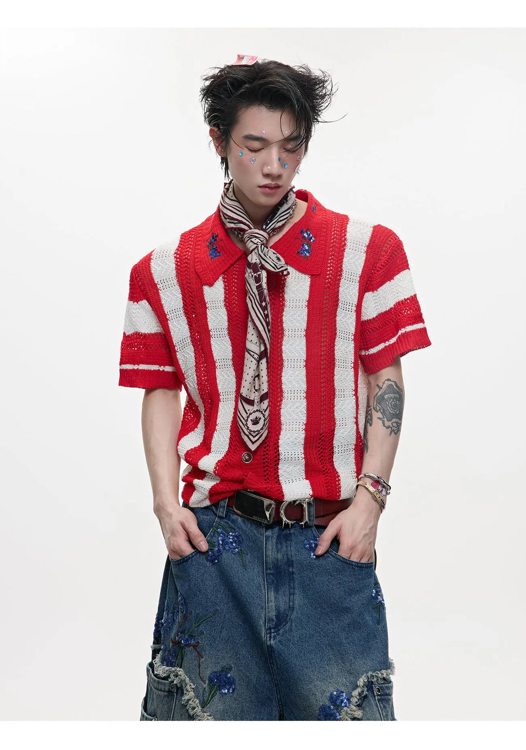 Men's red and black patchwork striped knitted short sleeve shirt with button decoration