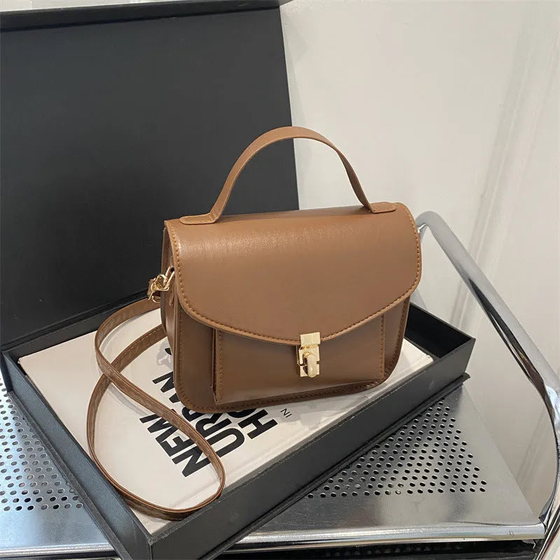 Retro style messenger bag in dark brown with sandwich pockets and crossbody strap