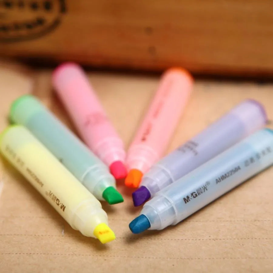Six plastic highlighter pens with oblique tips in six different colours, presented in a bagged pack.