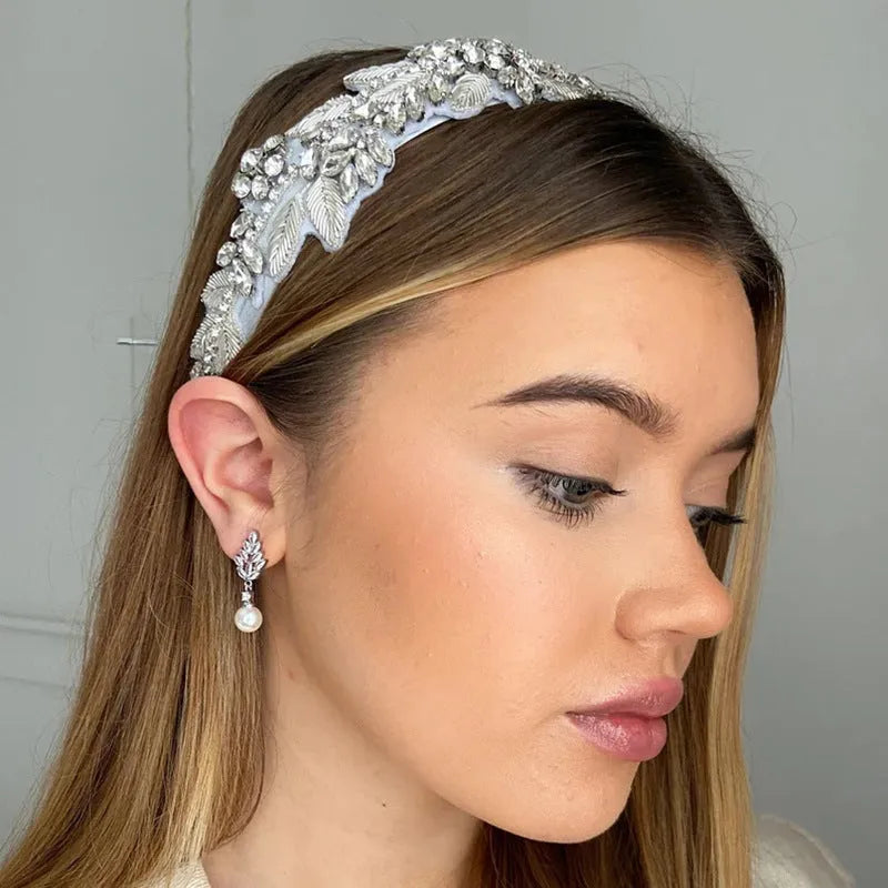 Geometric flower-shaped earrings with micro-inlaid zircon stones and pearl accents in gold, platinum, or rose gold plating.