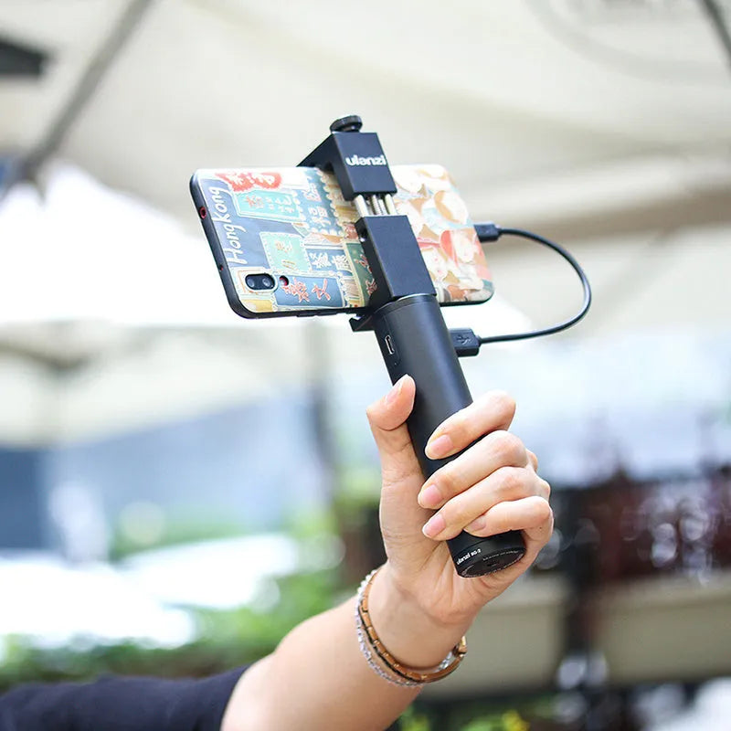 Black aluminium alloy power bank handle with 6800mAh capacity for mobile charging