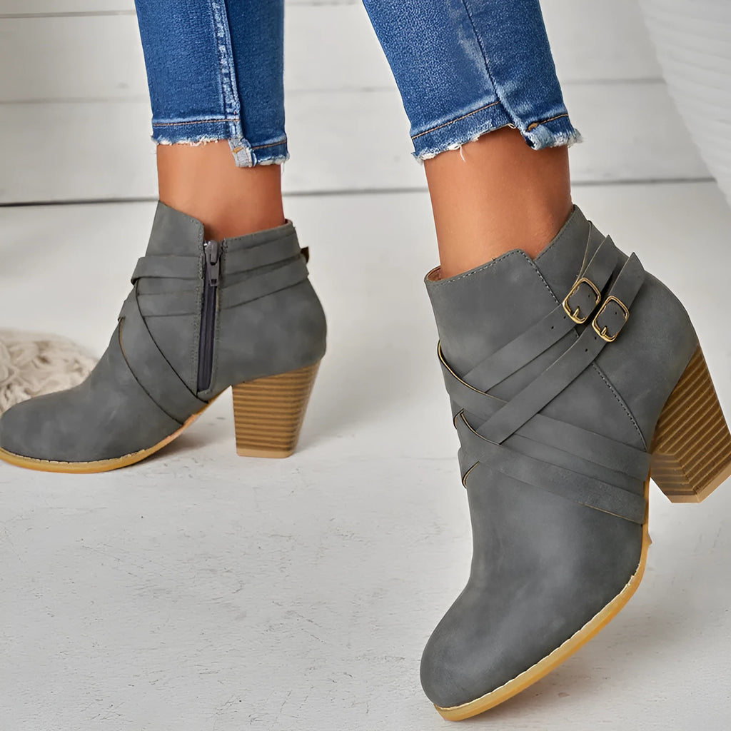 Women's plus size black ankle boots with a side zipper and a 7cm stout heel.