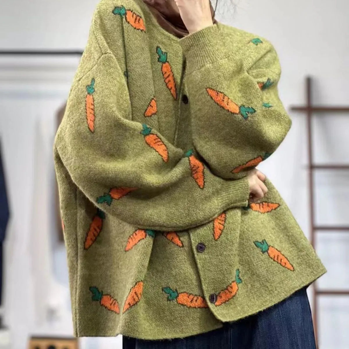 Round neck artistic print cardigan in contrasting colours with a loose fit