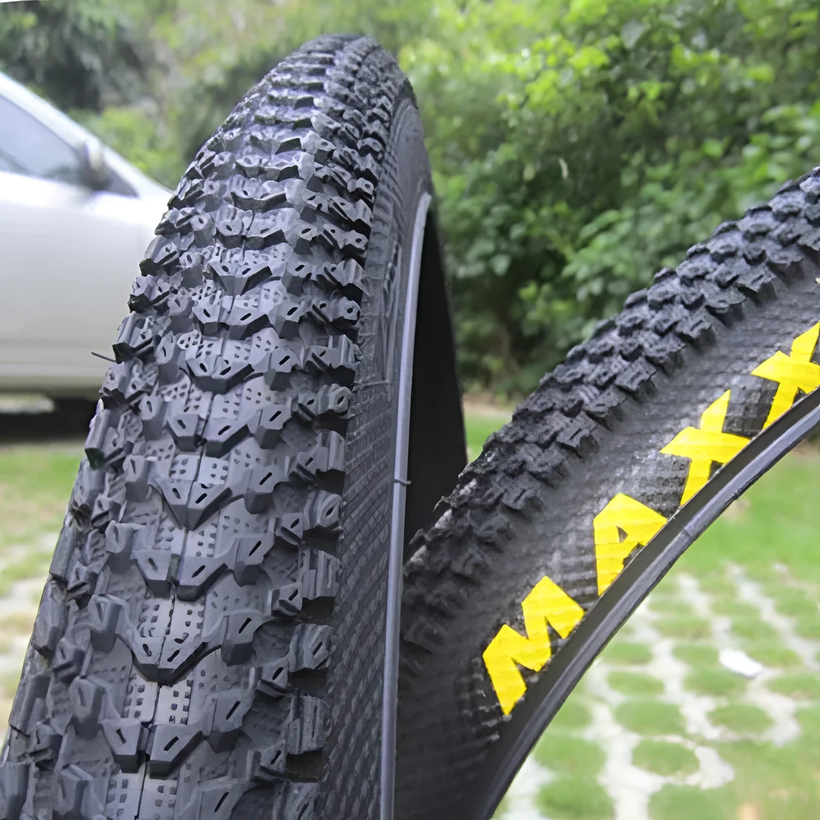 Ultralight puncture-proof mountain bike tyre showing tread and available size options: 26, 27.5, 29 inch.