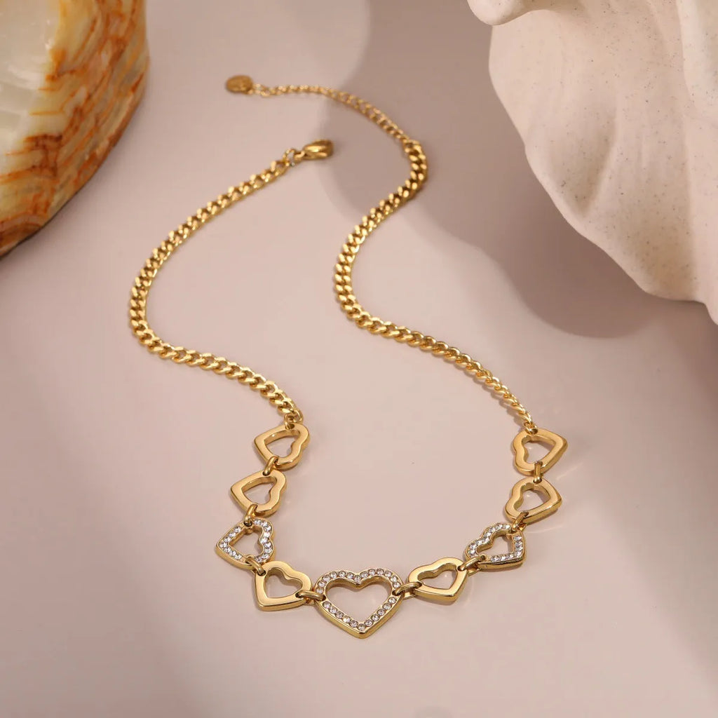 Geometric heart-shaped stainless steel necklace with 18K gold electroplated finish on clavicle chain