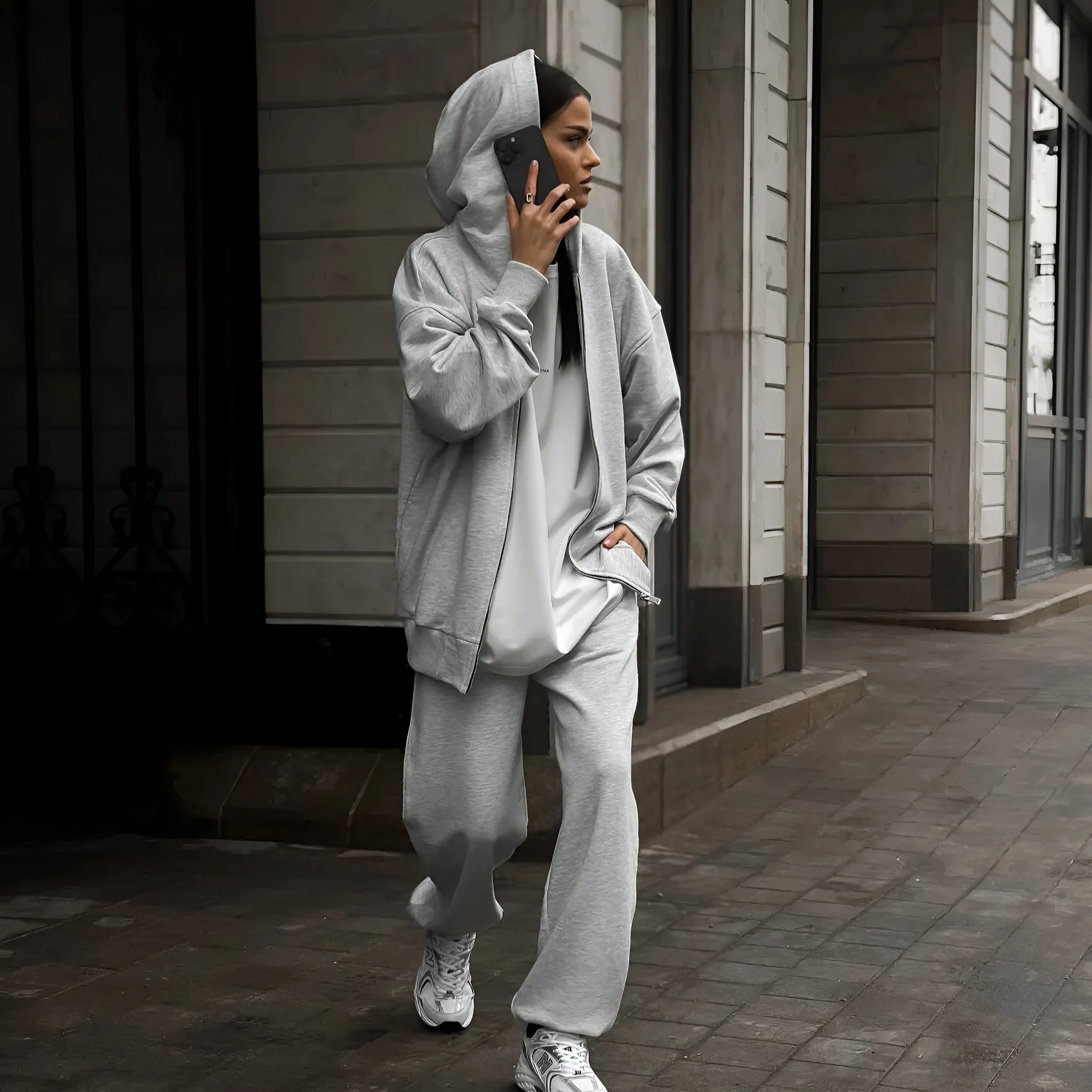 Street style two-piece set with long-sleeved coat and trousers in loose version