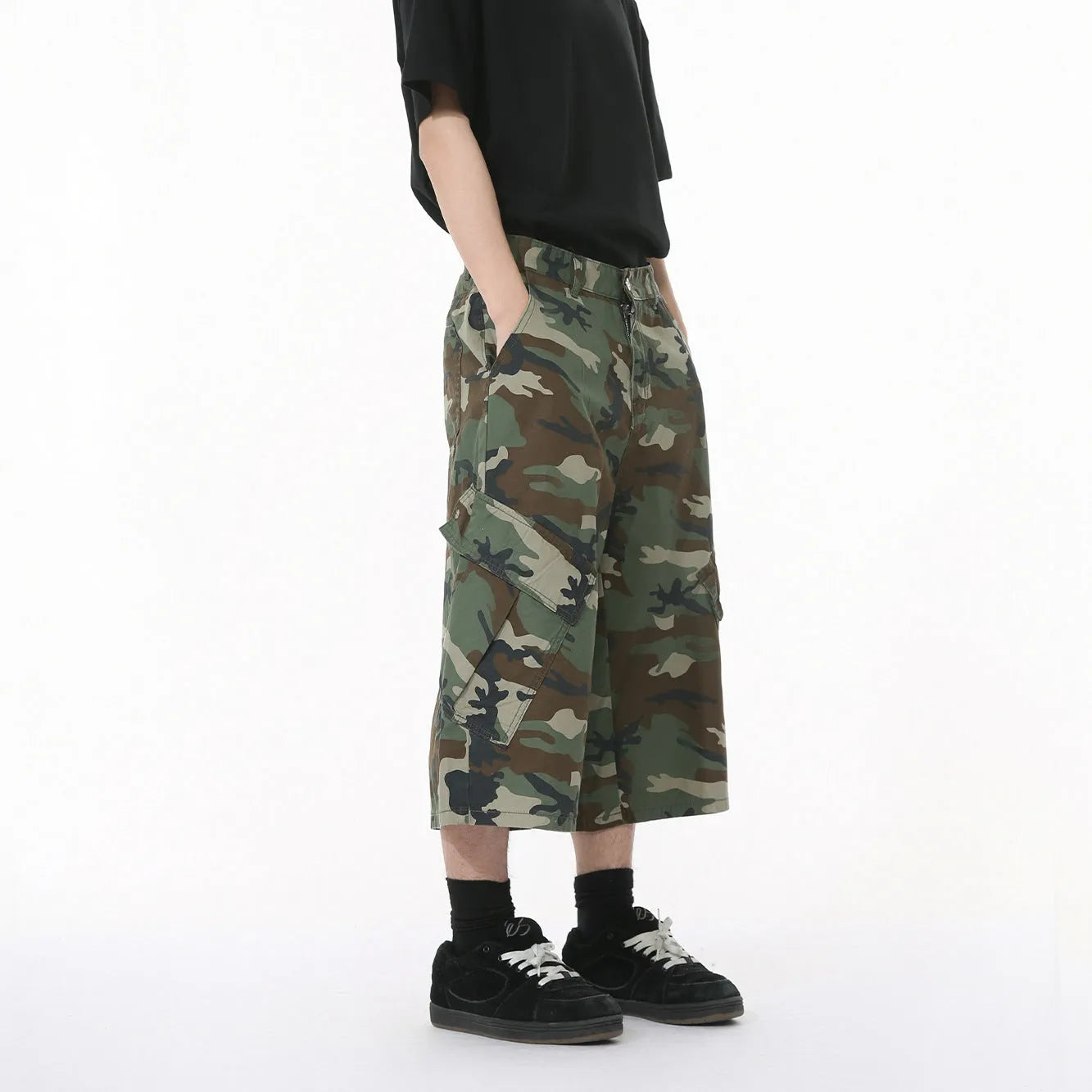 Men's loose fit camouflage cotton trousers with cropped wide leg and American side stitching
