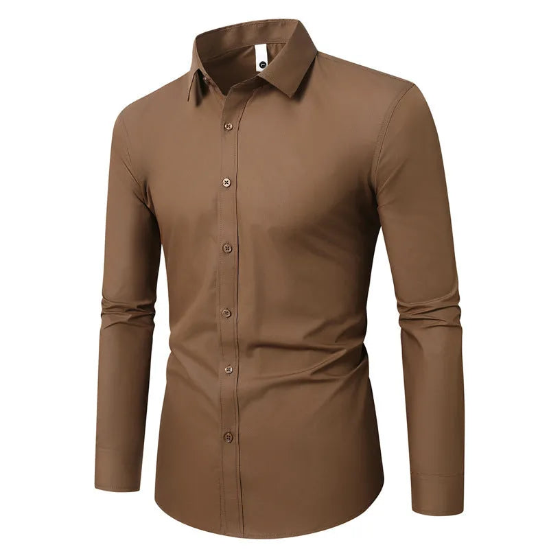 Man wearing a loose-fit linen long-sleeve shirt in a light colour, showcasing the slim trendy style.