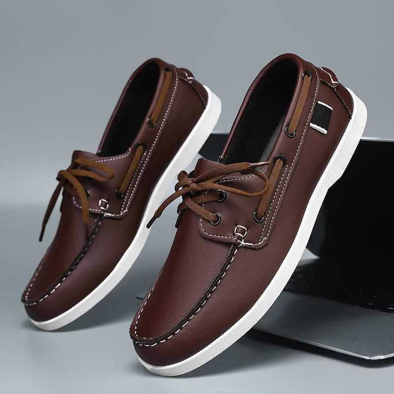 Men's British-style casual shoes in black with round toe and flat heel