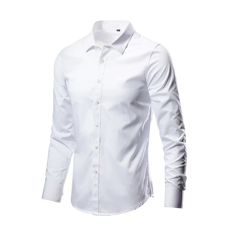 Man wearing a loose-fit linen long-sleeve shirt in a light colour, showcasing the slim trendy style.