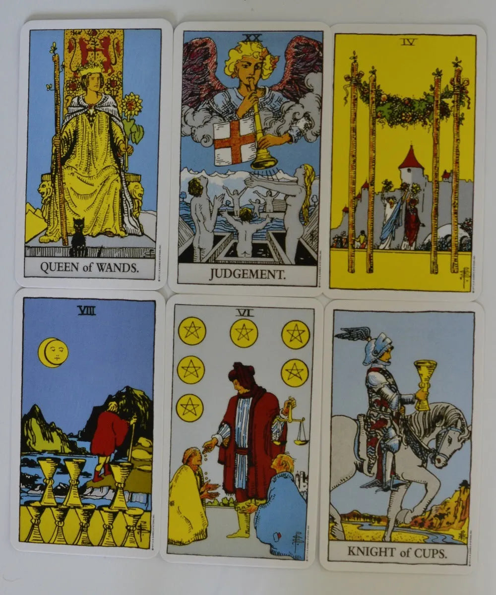 78-card tarot deck in English with black back and 49x49cm flannel tablecloth on wooden table