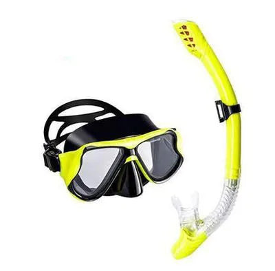 Black diving goggles with anti-fog glass lens, PC frame, and adjustable silicone strap for snorkelling.