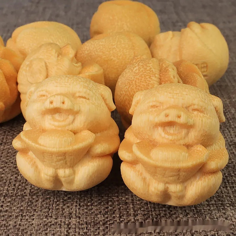 Solid bamboo pig carving ornament measuring 4cm height with 3.5cm diameter ingot shape
