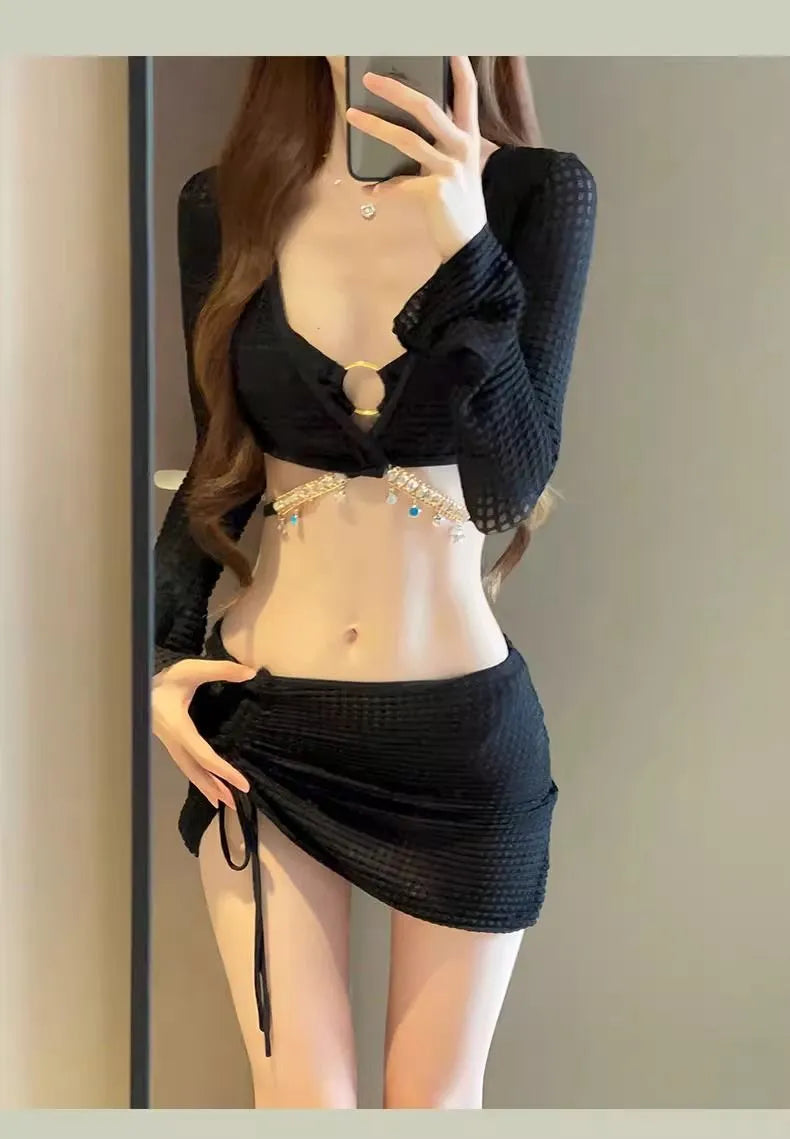 Women's black long sleeve bikini swimsuit for swimming and hot spring use