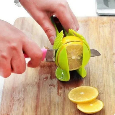 Plastic tomato cutting holder with slicing gaps on 18.5x8 cm board
