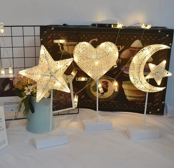 Rattan star lamp with battery-operated LED lights for room decoration in heart or star shapes