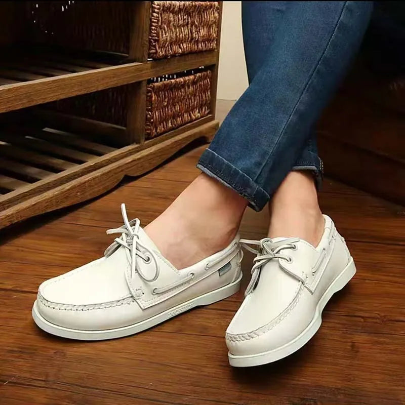 Men's British-style casual shoes in black with round toe and flat heel