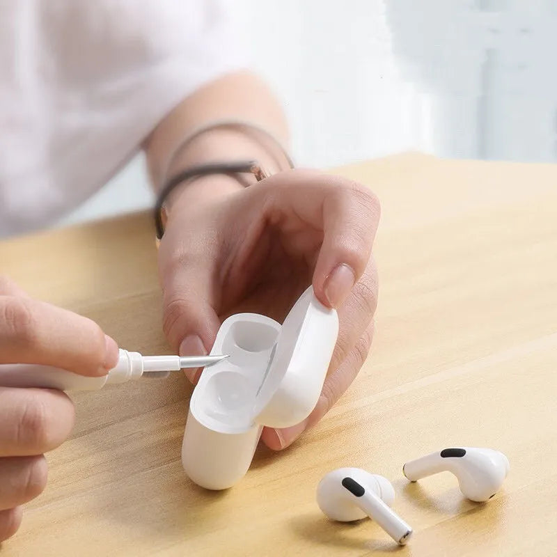 Earphone cleaning pen with ABS plastic body in black colour for dust removal