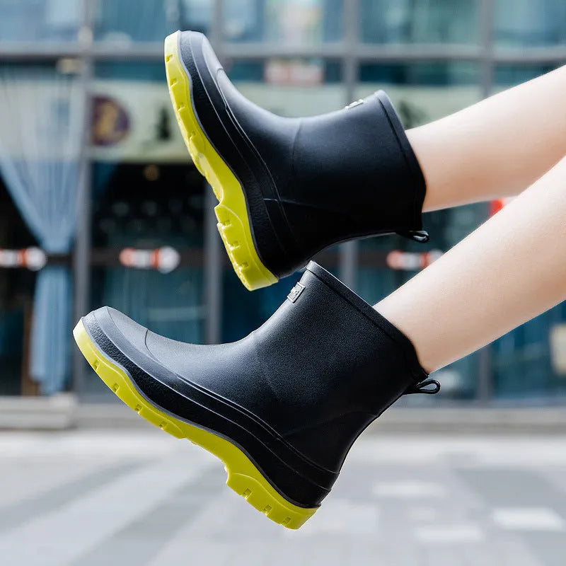 Women's short waterproof rubber shoes in solid colours with non-slip soles and flat heel