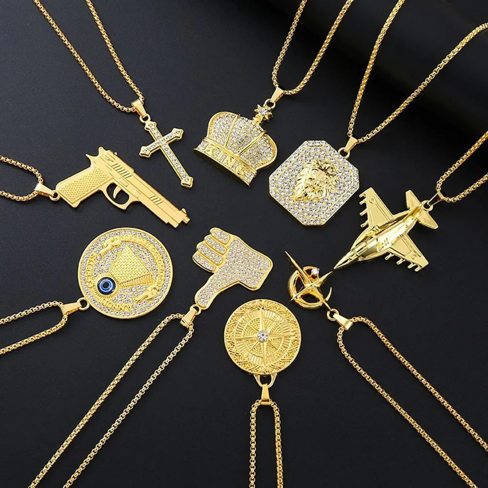 Gold-coloured geometric zircon necklace with alloy pendant on model
