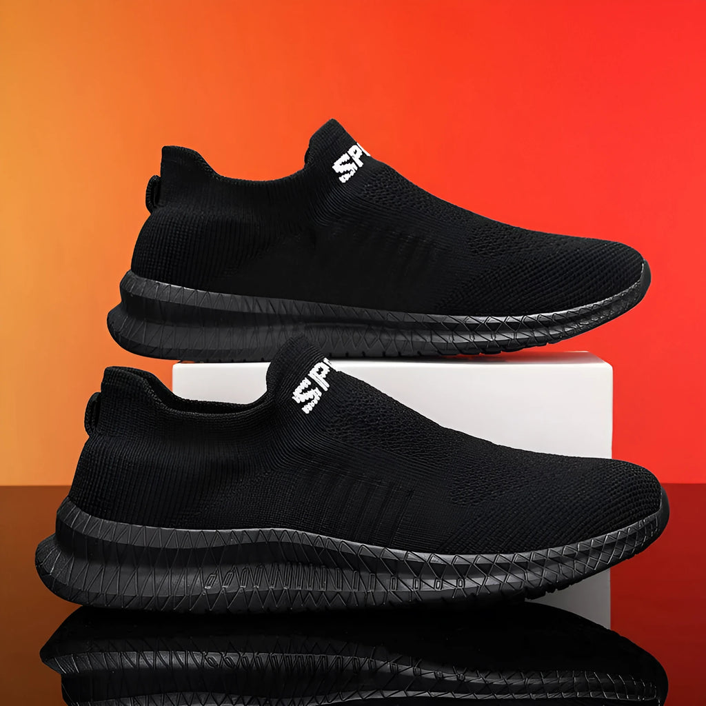 Men's low-top casual trainers in black with Flyknit upper and flat sole.