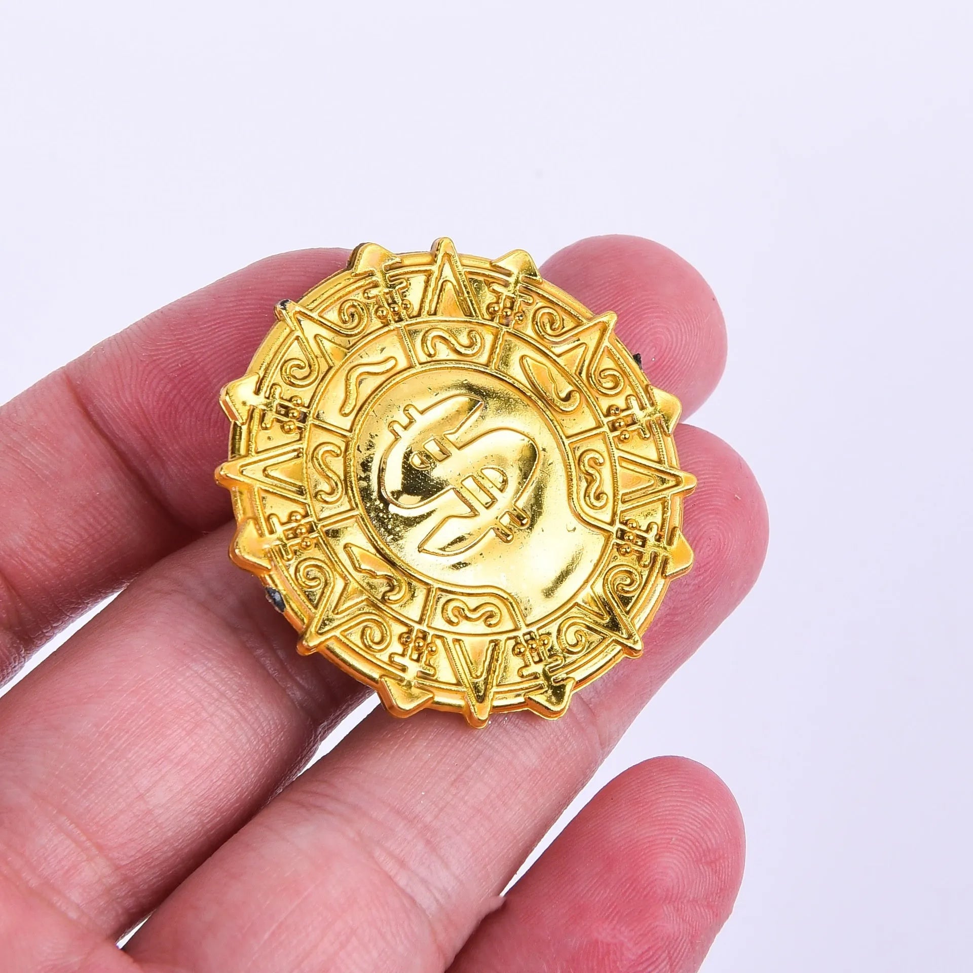 Plastic pirate gold coin toy with pointed style design for Halloween costumes