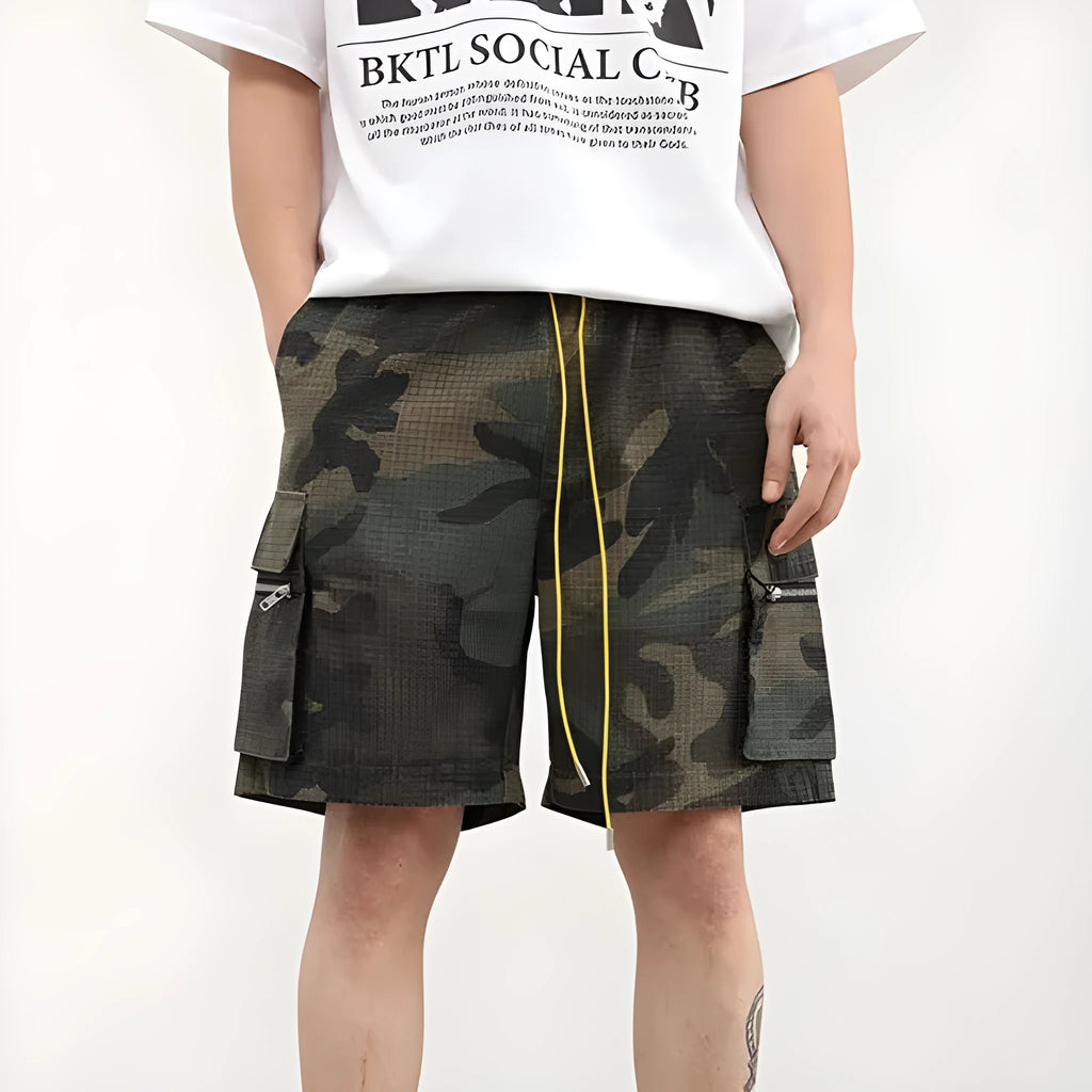 Men's camouflage pattern cargo shorts with multiple pockets and cropped leg length