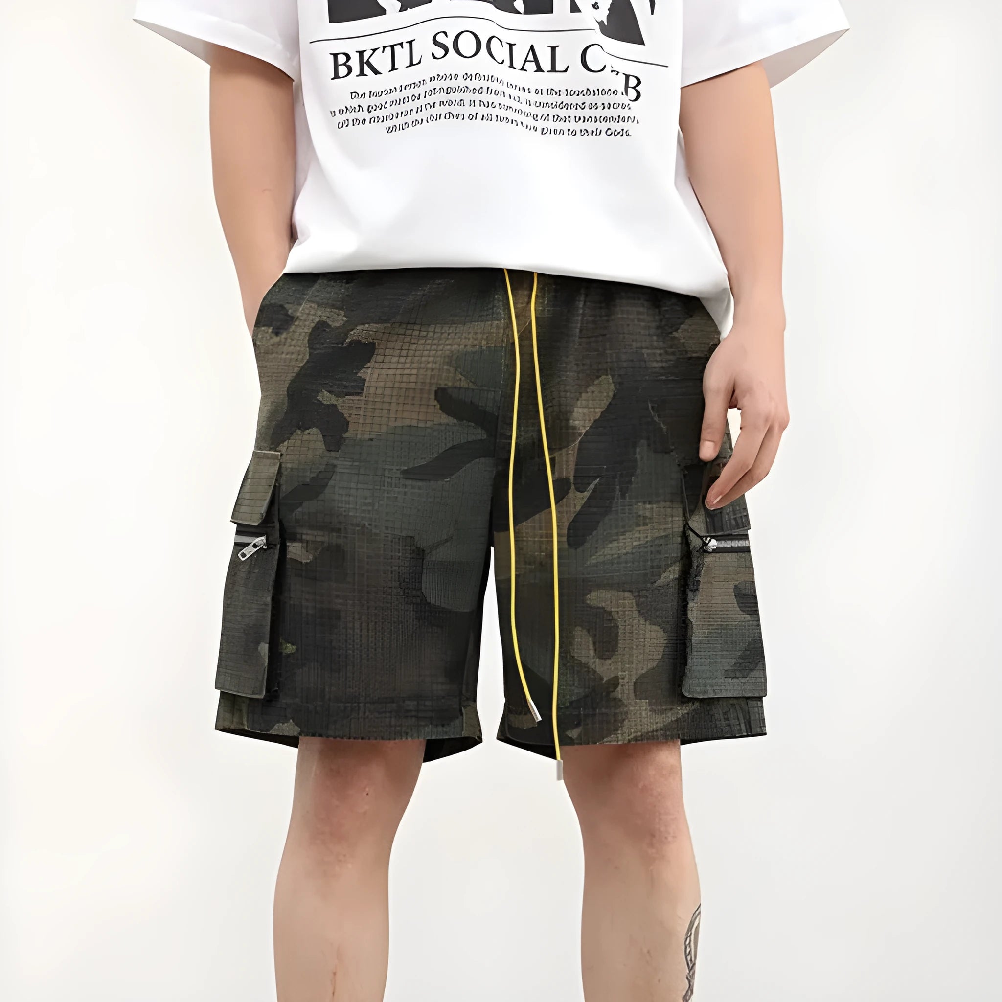 Men's camouflage pattern cargo shorts with multiple pockets and cropped leg length