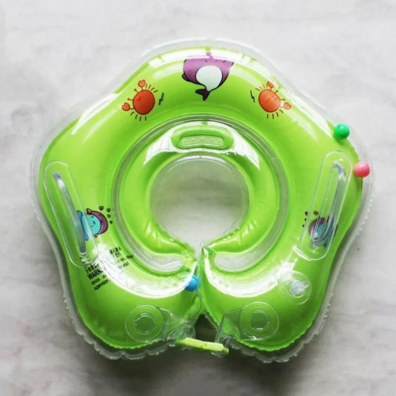 Baby neck swimming ring in green PVC with 40cm outer diameter and adjustable inner collar, floating on water