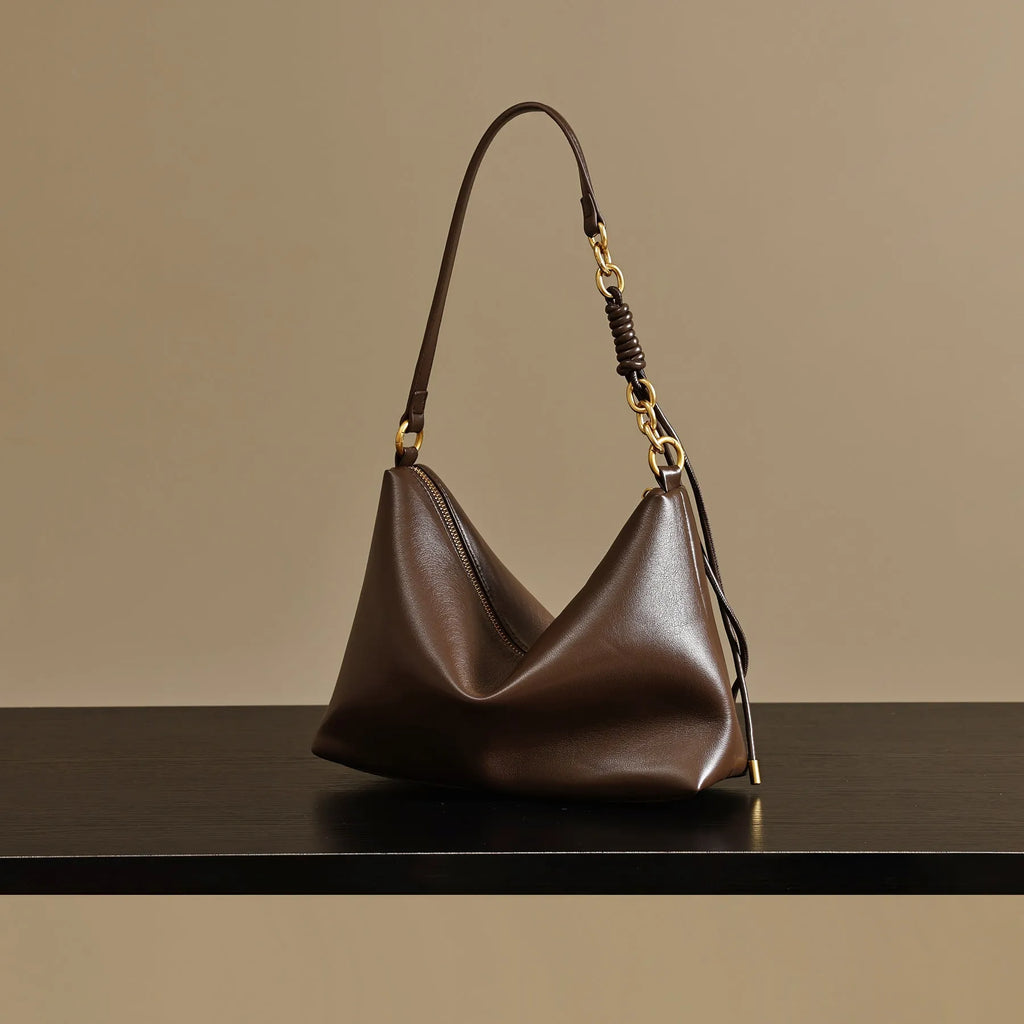 Fashion shoulder underarm messenger bag in PU leather, black colour, size 27x9x18cm