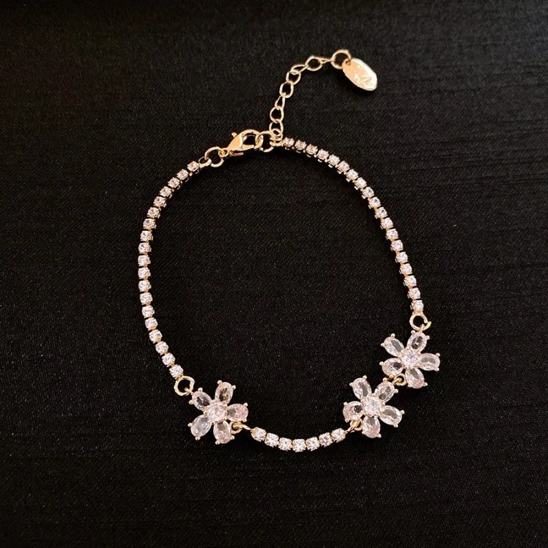 Women's gold copper bracelet with geometric quadrilateral design and zircon inlaid treatment