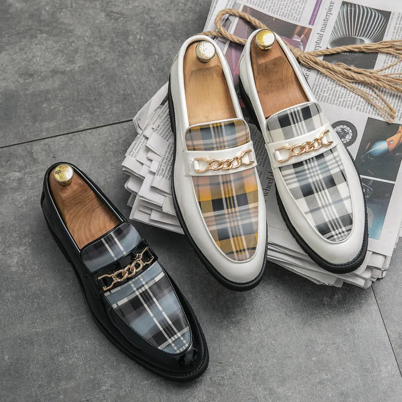 Men's pointed casual leather shoes in solid colour with patent leather finish low wedge heel