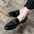 Men's pointed casual leather shoes in solid colour with patent leather finish low wedge heel