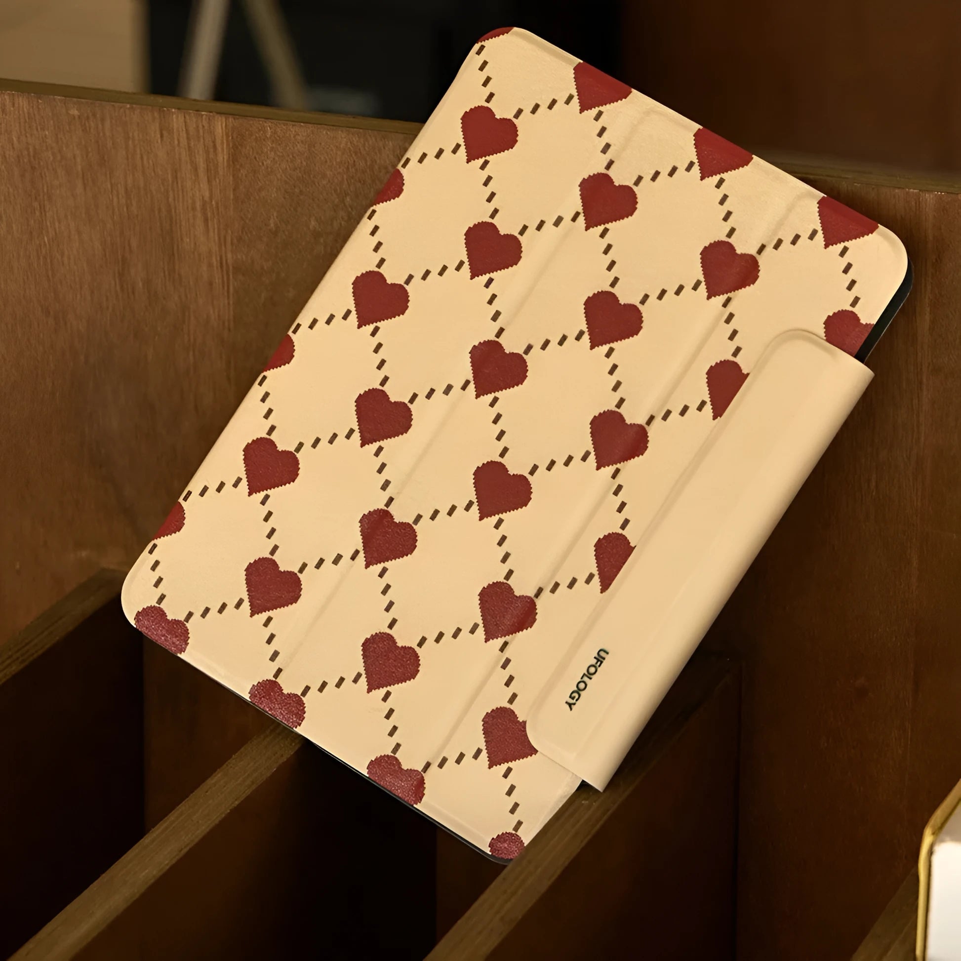 Black magnetic clip protective case for iPad Air 4 and iPad Air 5 tablets.
