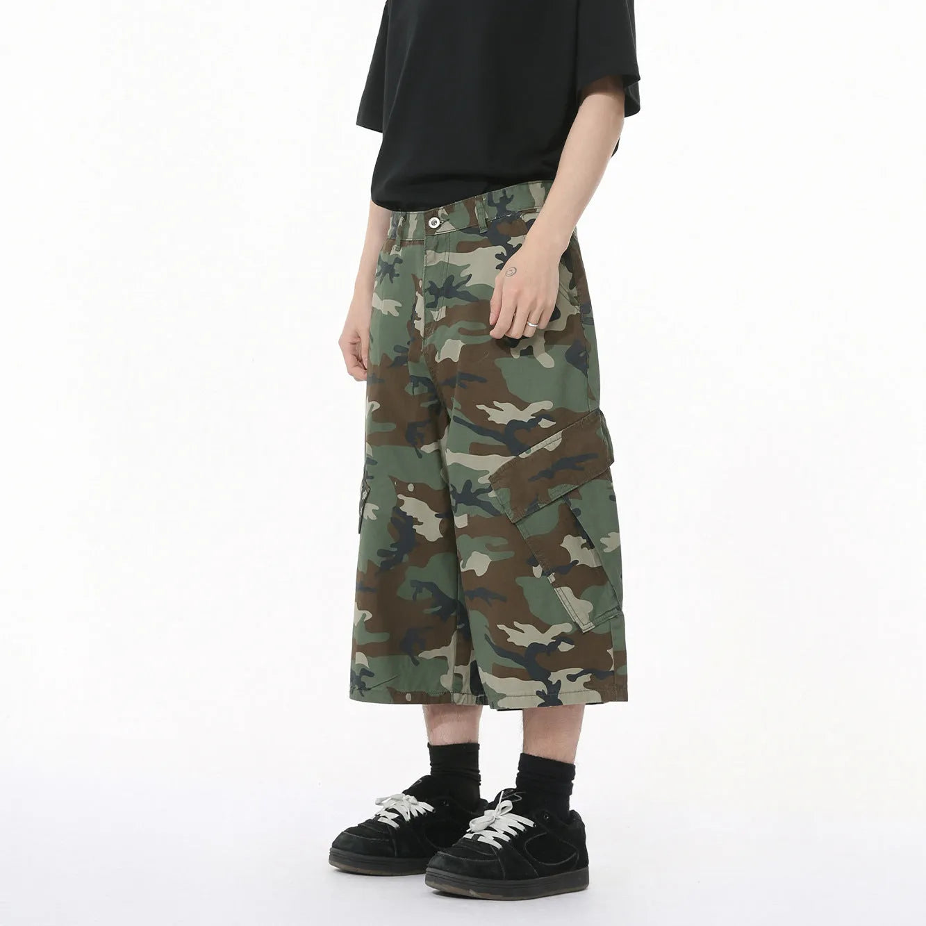 Men's loose fit camouflage cotton trousers with cropped wide leg and American side stitching