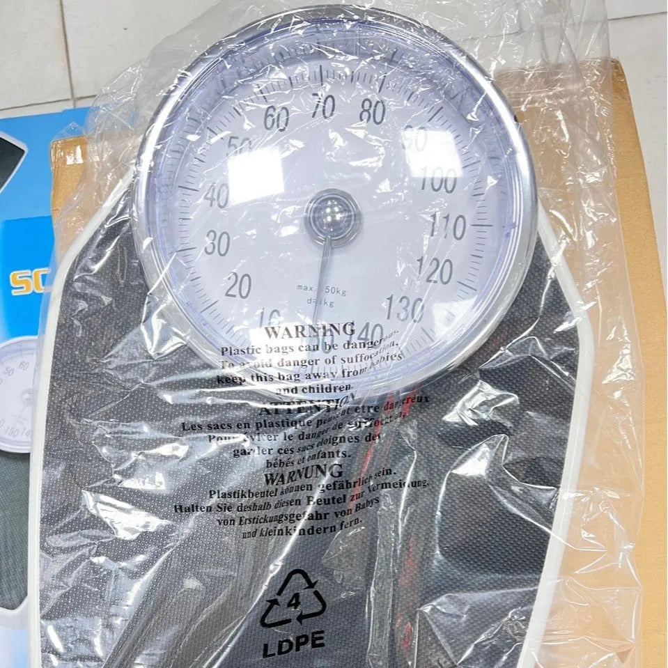 Black mechanical body weight scale with large dial on a 47x35cm platform