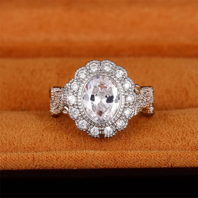 Women's geometric copper ring with diamond plating, round zircon stone, in white gold colour.