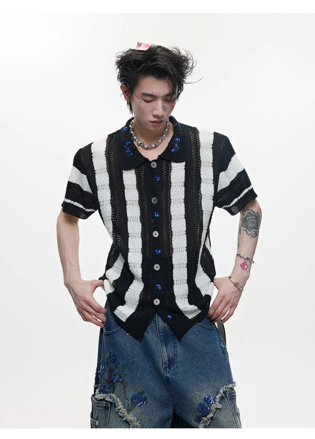 Men's red and black patchwork striped knitted short sleeve shirt with button decoration