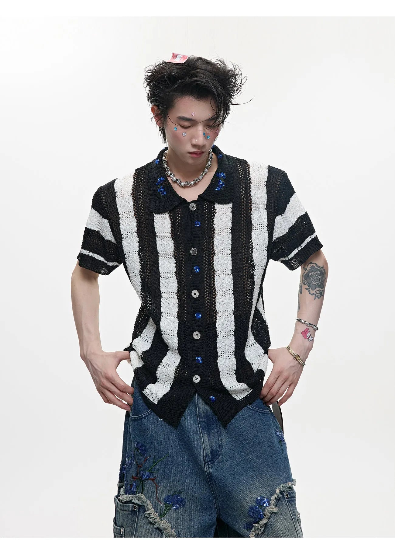 Men's red and black patchwork striped knitted short sleeve shirt with button decoration