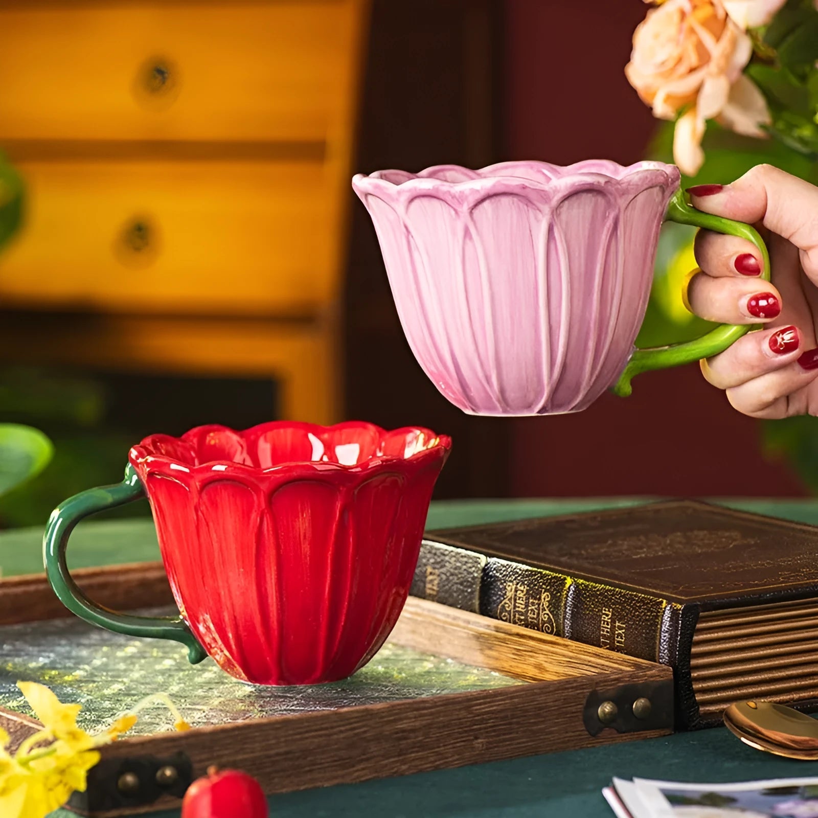 Ceramic breakfast cup with floral pattern in red and purple, 500ml capacity.