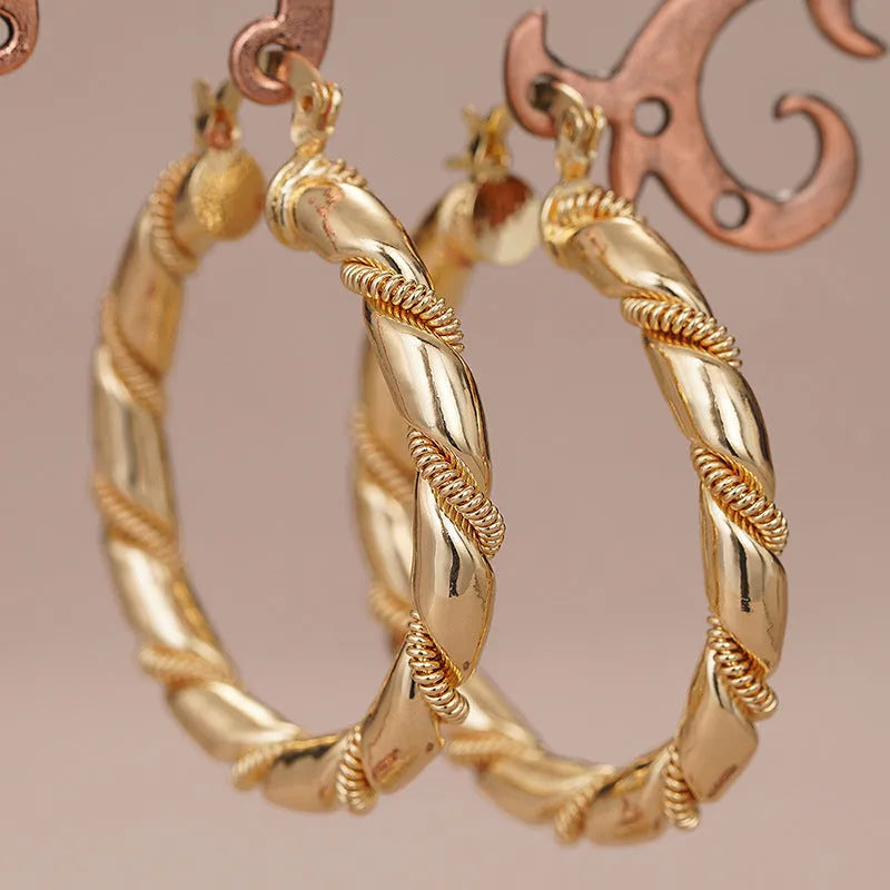 Geometric women's earrings with ring and line design in golden colours