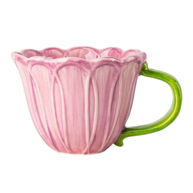 Ceramic breakfast cup with floral pattern in red and purple, 500ml capacity.