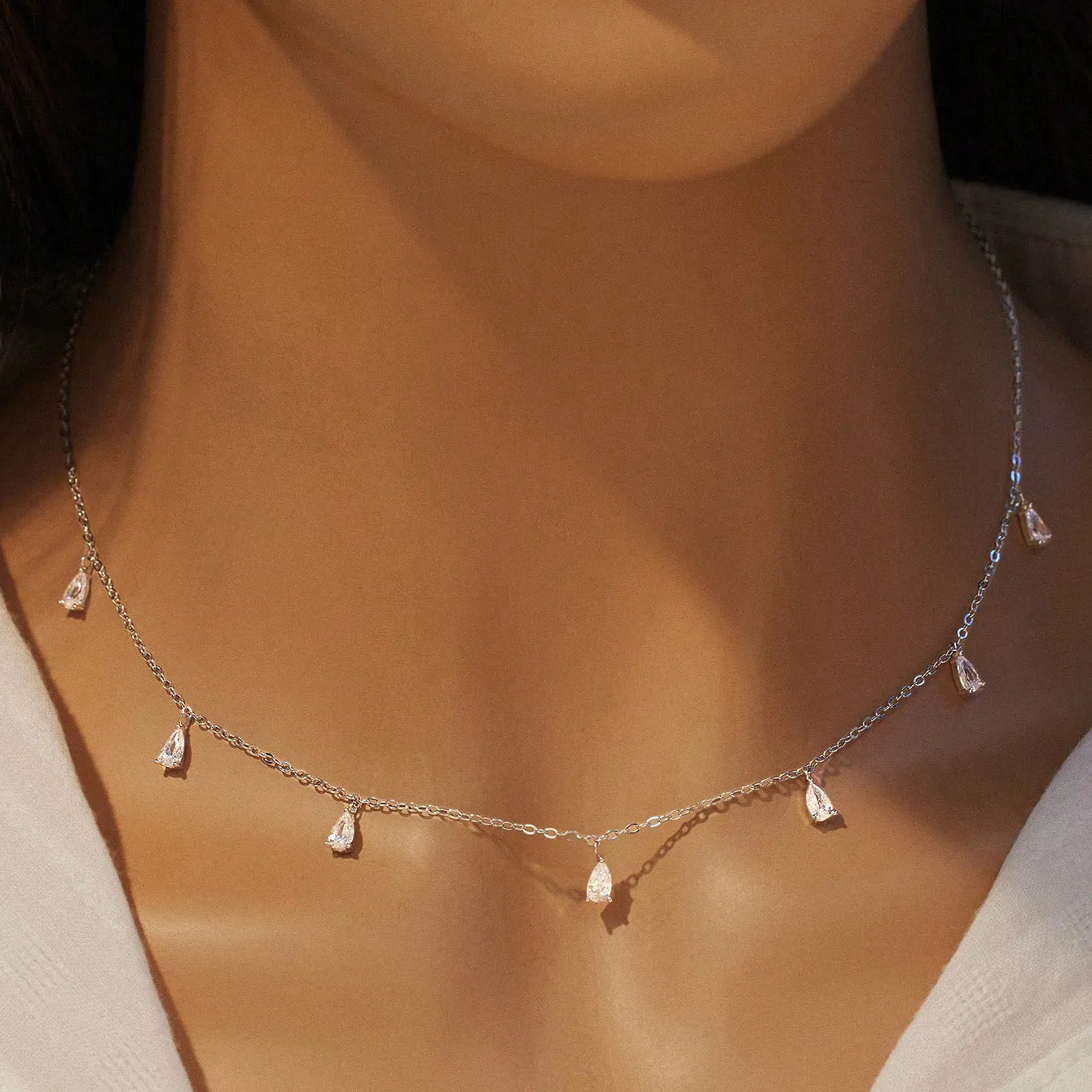 Women's 925 silver necklace with a drop-shaped zircon pendant on an adjustable O-link chain.