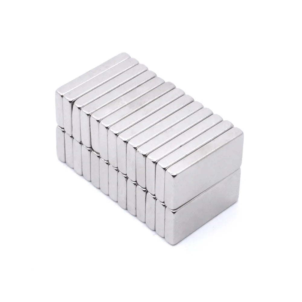 Silver neodymium magnet piece N35 41.8kJ/m³ strong suction for packaging boxes and shells